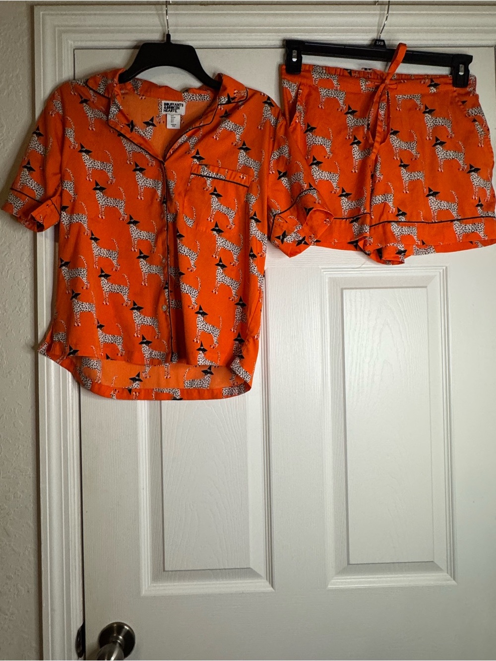 Witchy Cat Print Short Pajama Set in Vibrant Orange Halloween